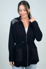 Cardigan Osyho pour femme, à capuche, fermeture éclair sur le devant, détails en maille et ceinture nouée.