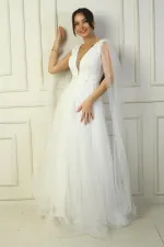 Robe de soirée longue en tulle pour femme, décolleté en V devant et dos, ornée de perles et à taille large.