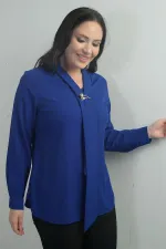 Chemisier grande taille en crêpe satin à col en V et foulard pour femme