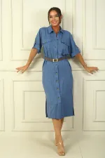 Robe longue boutonnée sur le devant, ceinture à la taille et double poches, finition effet lin.