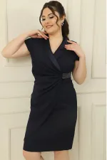 Robe en crêpe doublée grande taille, ornée de clous et de pierres