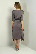 Kadın Çeyrek Kollu Beli Kemerli Asimetrik Krep Saten Midi Elbise