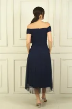 Robe Madonna à encolure Madonna, jupe plissée en mousseline doublée et doublée