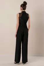 Combinaison cache-cœur ornée de perles et de broderies