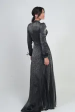 Robe longue évasée pour femme en mousseline Griter avec devant drapé, détails à volants, doublure et manches à plumes.