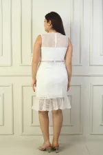 Robe en dentelle grande taille pour femme, ornée de perles sur le devant, d'une jupe à volants et doublée.