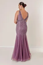 Robe longue en tulle doublée grande taille, ornée de pierres, décolleté en V devant et dos