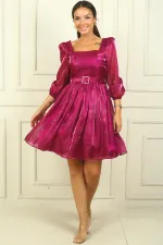 Robe courte plissée en organza à manches longues et col carré pour femme