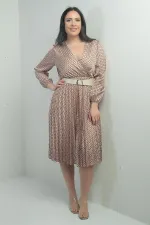 Kadın Kruvaze Yaka Beli Kemerli Astarlı Desenli Pileli Midi Saten B.B Elbise