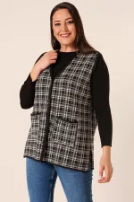Gilet en tricot grande taille à poches et motifs écossais avec boutons métalliques sur le devant
