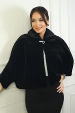 Veste en fourrure doublée pour femme avec boucle en pierre