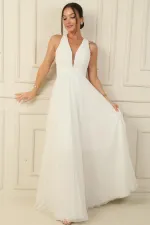 Robe de soirée longue en mousseline plissée avec un dos nu et un détail noué sur le devant