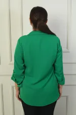 Chemise grande taille en crêpe satin pour femme avec manches repliées et détails en pierre