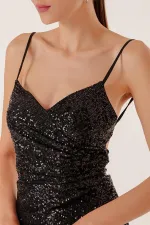 Robe longue à sequins doublée, à bretelles, drapée sur le devant et lacée au dos