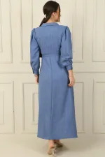 Robe longue à ceinture et taille côtelée, boutonnée sur le devant