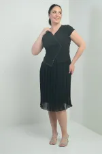 Robe courte grande taille pour femme avec détails en pierre, doublée, entoilée, double jupe et plis en mousseline