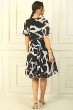 Robe courte en mousseline à motif abstrait, col cache-cœur, manches à volants, doublée et ceinturée à la taille