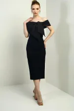 Robe mi-longue en satin à col Madonna et doublure intégrée pour femme