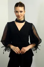 Kruvaze Yaka Kolları Yarı Organze Astarlı Simli Bluz