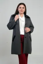 Manteau en maille grande taille pour femme, avec col et poche en fourrure et fermeture boutonnée sur le devant