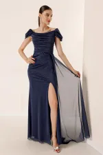 Robe longue doublée à paillettes, froncée sur le devant et manches tombantes