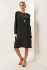 Long-sleeved Ayrobin Dress with Necklace and Ruffles