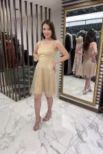 Robe courte en tulle à bretelles et doublure lacée pour femme