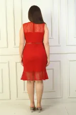 Robe en dentelle grande taille pour femme, ornée de perles sur le devant, d'une jupe à volants et doublée.