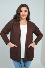 Kadın Kapüşonlu Önü Düğmeli Cepli Fistolu Büyük Beden Hırka