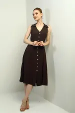 Robe midi en lin à col polo pour femme, ornée d'un pli sur le devant et de boutons.