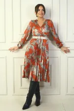 Kruvaze Yaka Astarlı Beli Kemerli Leopar Desen Pileli Saten Elbise