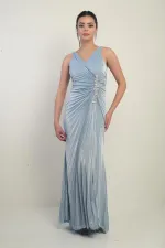 Kadın Kruvaze Yaka Omuzu Kalın Taş Detaylı Önü Taşlı Büzgülü Yırtmaçlı Uzun Abiye Elbise