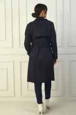 Trench-coat pour femme avec ceinture à la taille et aux manches, fermeture boutonnée sur le devant et poches