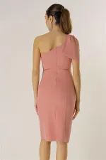 Tek Omuzu Fiyonklu Astarlı Kısa Krep Elbise