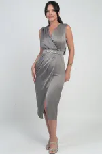 Kadın Kruvaze Yaka Önü Pileli Beli Kemerli Krep Saten Elbise