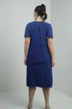 Robe grande taille pour femme ornée de pierres, doublée, à manches courtes et composée de trois couches de mousseline.