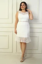 Robe en dentelle grande taille pour femme, ornée de perles sur le devant, d'une jupe à volants et doublée.