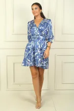 Robe portefeuille en satin doublée à volants et imprimé abstrait, avec ceinture et encolure cache-cœur