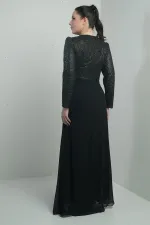 Robe longue en mousseline grande taille pour femme, ornée de sequins et de perles, doublée et drapée à la taille avec un motif floral.