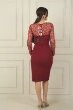 Robe courte en crêpe pour femme, ornée d'un imprimé floqué de feuilles en tulle et d'une ceinture.