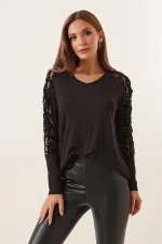 V Yaka Kolları Lazerli Pullu Rahat Kesim Likralı Bluz