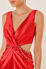 Kruvaze Yaka Astarlı Bel Dekolteli Zincir Detaylı Uzun Saten Elbise