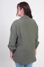 Kadın Kol Katlamalı Çiçek Aplikeli Yanları Yırtmaçlı Büyük Beden Gömlek