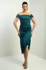 Robe courte asymétrique drapée en satin à col Madonna pour femme