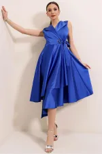 Robe en satin à encolure cache-cœur et laçage