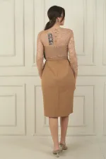 Robe courte en crêpe pour femme, ornée d'un imprimé floqué de feuilles en tulle et d'une ceinture.