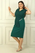 Kadın Ön Ve Arka V Yaka Tek Ucu Taşlı Çapraz Pliseli B.B. Elbise