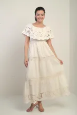 Robe longue doublée à encolure Madonna pour femme, ornée de dentelle et de broderies.