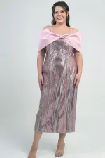 Robe midi grande taille en satin à fines bretelles, col bateau, ornée de sequins et doublée, avec nœud papillon.