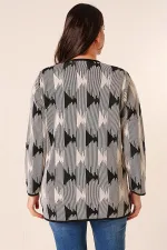 Önü Düğmeli Cepli Desenli Büyük Beden Hırka